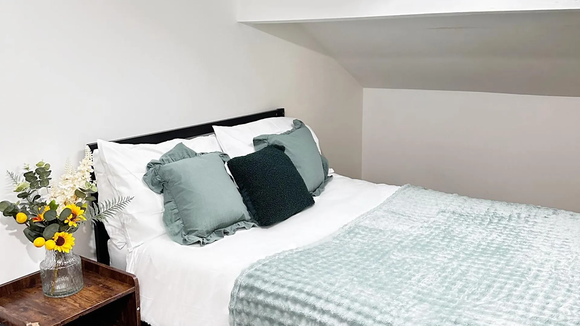 Willow Suite - 3Br - Sleeps 8 - Central Blackpool 0*,